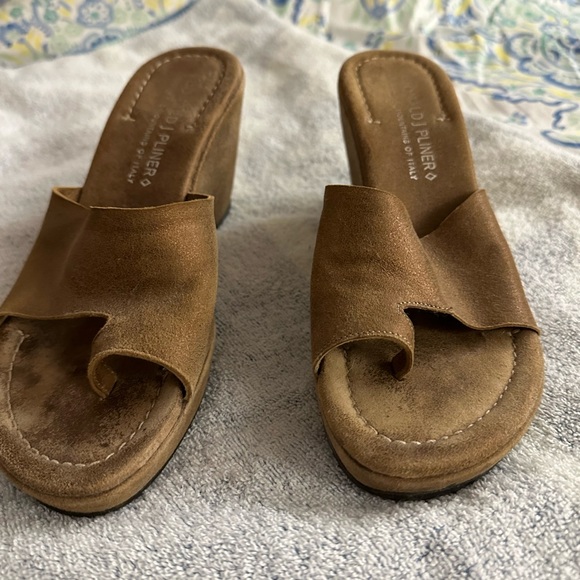 Ladies Donald Pliner SUEDE wedge shoes - Picture 1 of 3